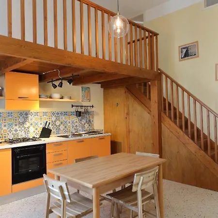 Sunny Flat - Self 아파트 *